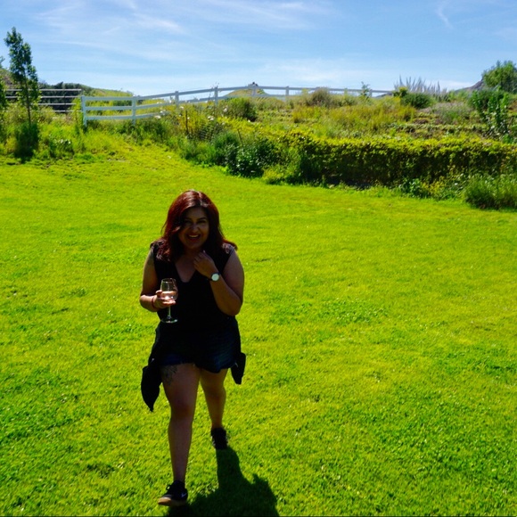 Meet your Buyer/Seller! โค๏ธ๐ป - Picture 2 of 7